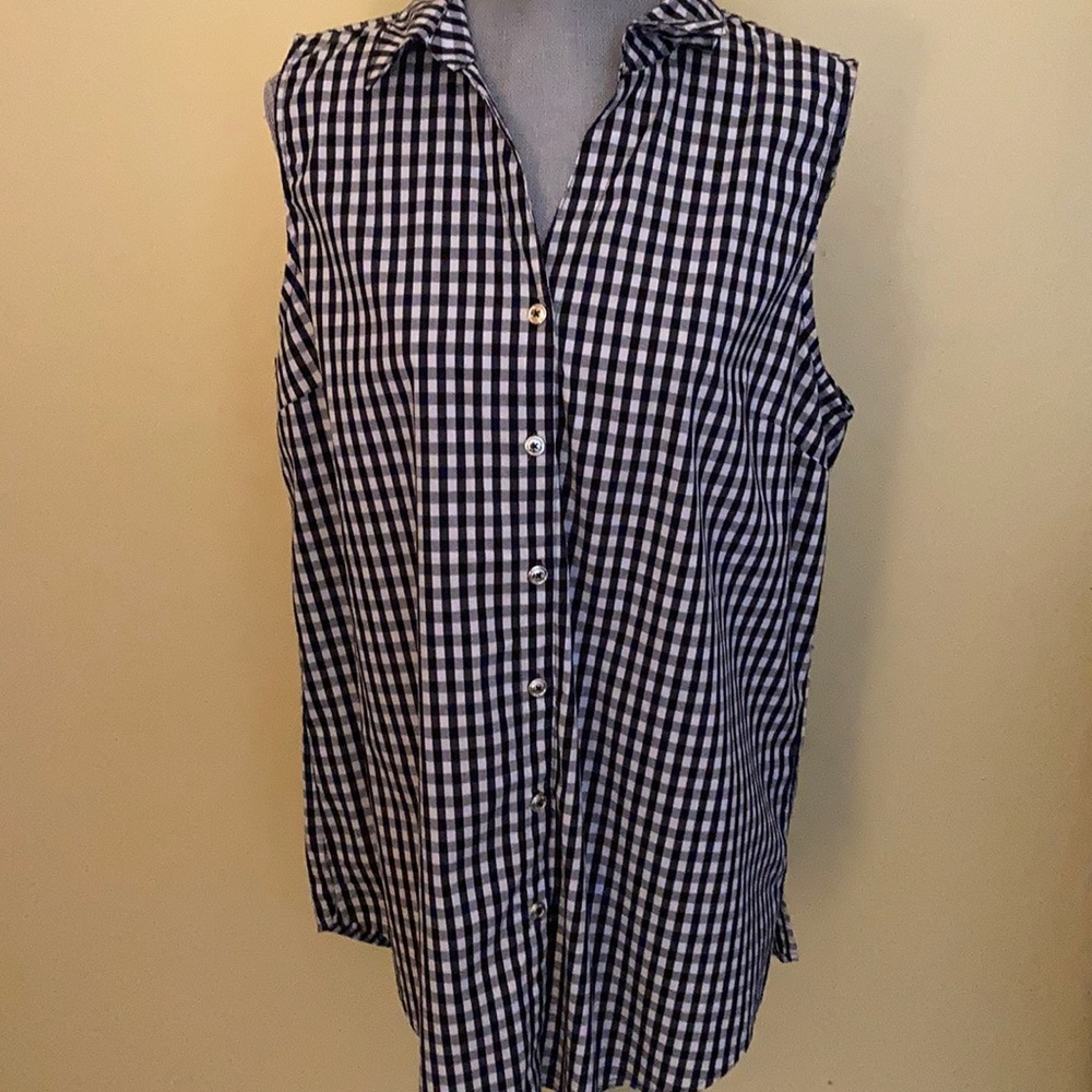 Black & white formal button down size large